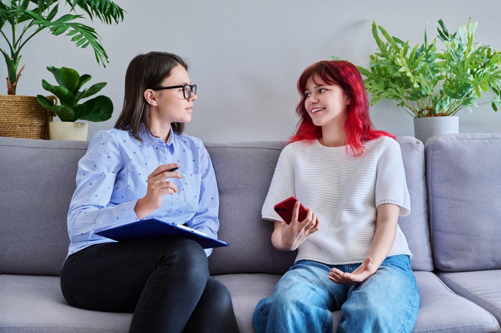 Inicio 1 psychologist counseling teenage female individual therapy in doctors office e1656474640131